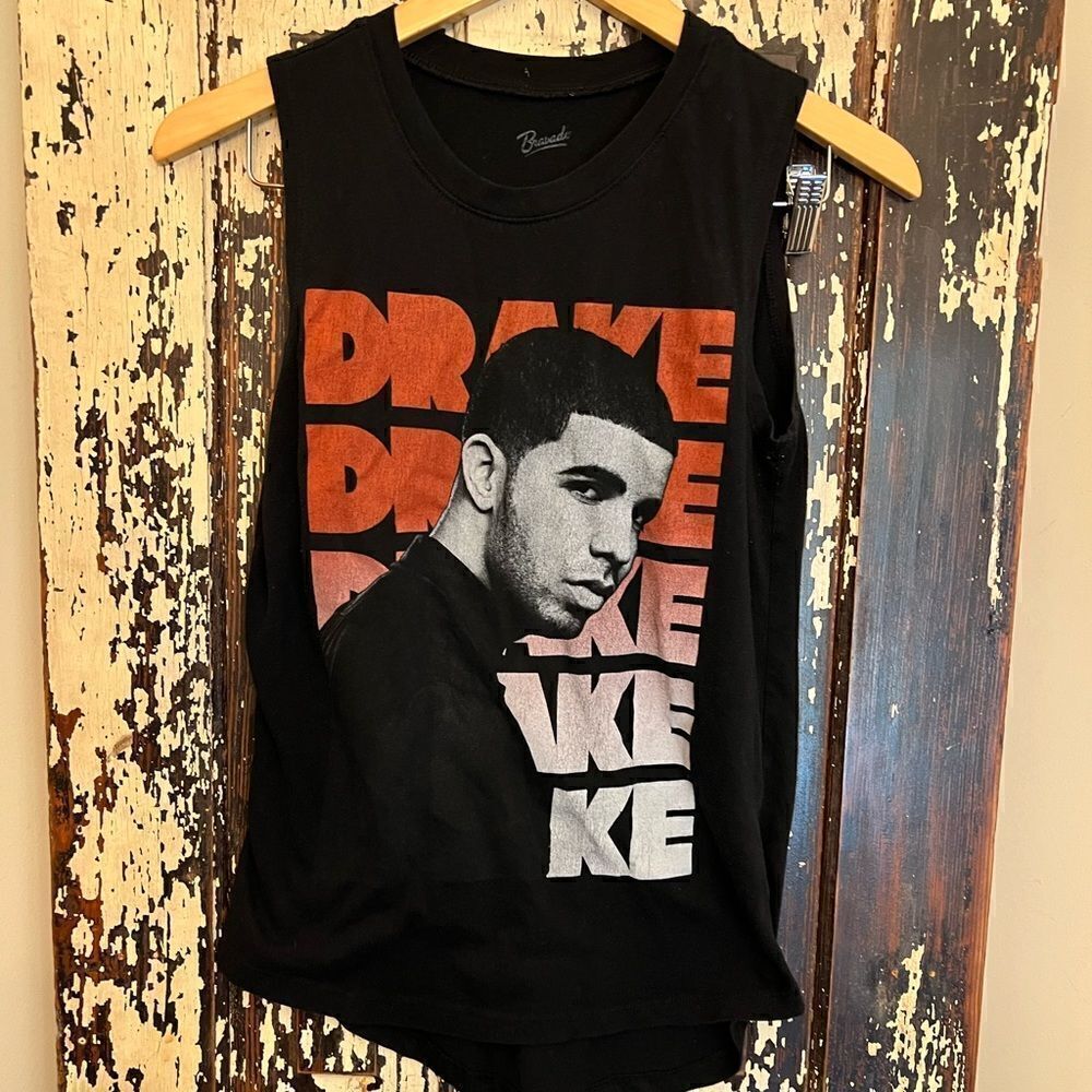 Women’s Distressed Bravado Drake tank top. Size small.‎